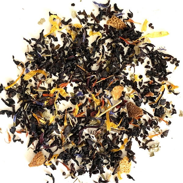Black Tea with Hibiscus, Orange Peel, Raspberry Leaves, Blackberry Leaves, Calendula Petals, Safflowers, and Cornflowers, with Natural and Artificial flavors.