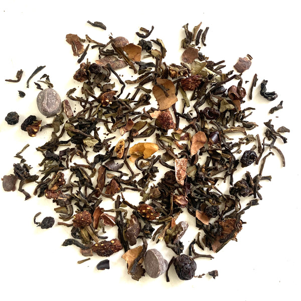 Darjeeling Tea with Cocoa Nibs, Blackcurrant, Cocoa Husk, Chocolate Chips and Natural flavoring.
