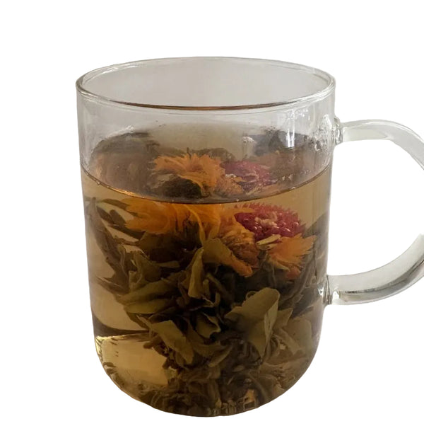 Green flowering tea with flowers and peach flavor